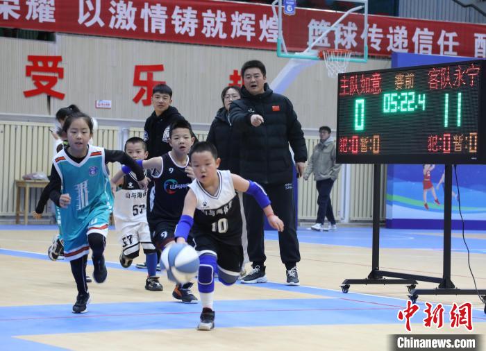 （哈尔滨亚冬会）从北京到哈尔滨 范可新三次亲吻冰面