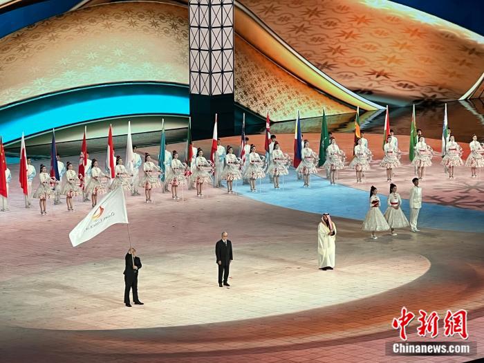 哈尔滨亚冬会闭幕式：中国代表团入场引发全场欢呼