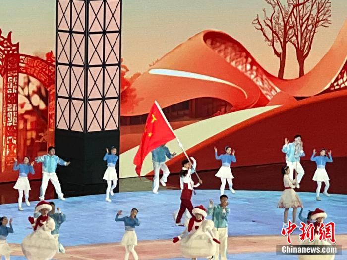 “沙特八分钟”：于沙漠中展现冰雪奇迹