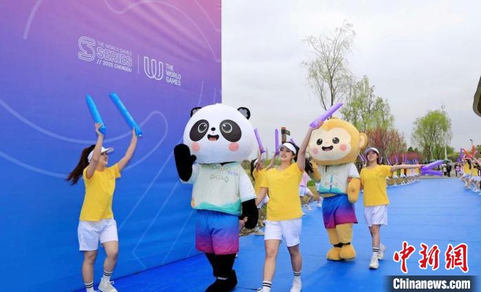 周继红：漫长的时代丨中新人物