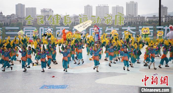 陕西：公益足球课走进“朱鹮之乡”