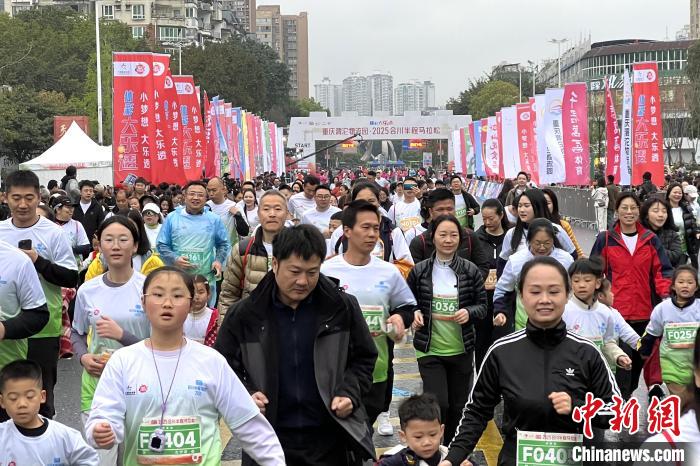 内地首个以机场跑道为主题的路跑在深圳机场举行