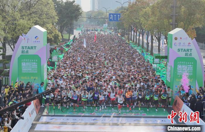 八千女性跑者“竞速”湖北枝江展现“她力量”