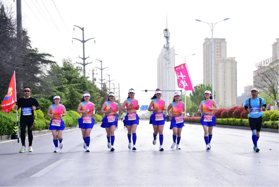 2025年砀山梨园半程马拉松鸣枪开赛
