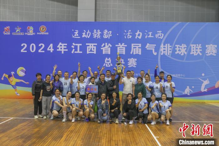 跳水世界杯加拿大站女子3米板决赛 陈佳、陈艺文包揽冠亚军